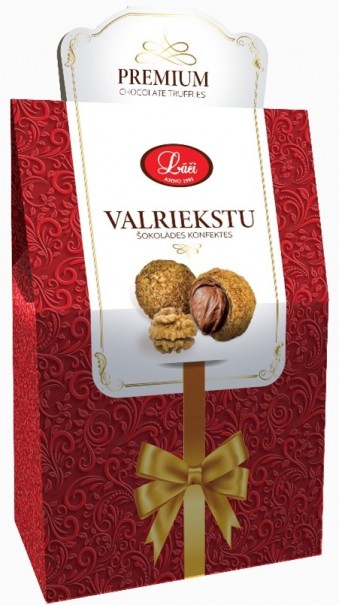 Real truffles with walnuts