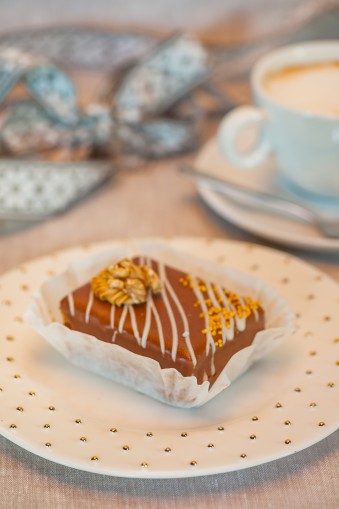 Mini walnut cake