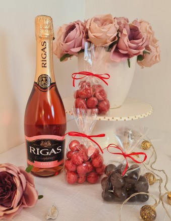  Gift with pink champagne (in small box)