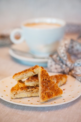 Honey almond triangle cookies