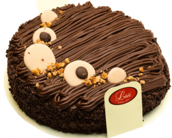Īsta bezē torte ar šokolādi un riekstiem
