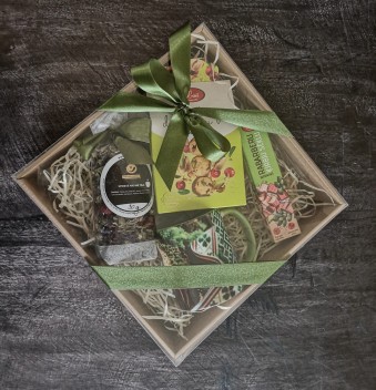 Gift with cup, green