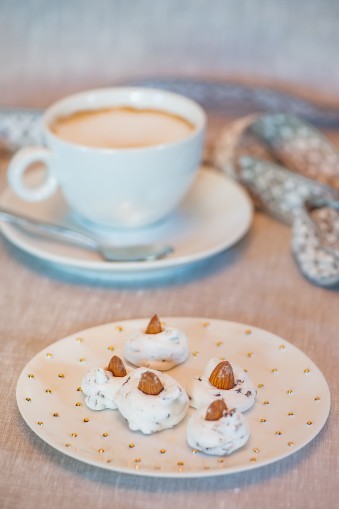 Meringue cookies with almond and chocolate